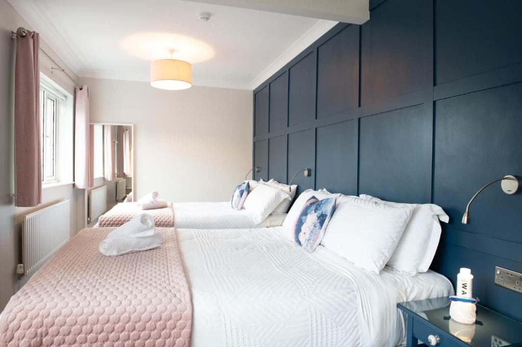 Queen room